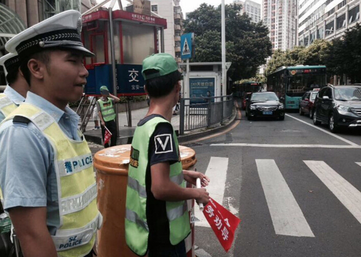 长沙行人闯红灯被罚